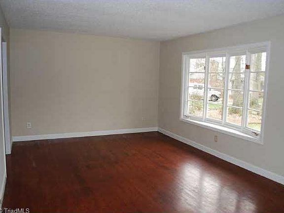 4th image of 2902 Robin Hood Ct