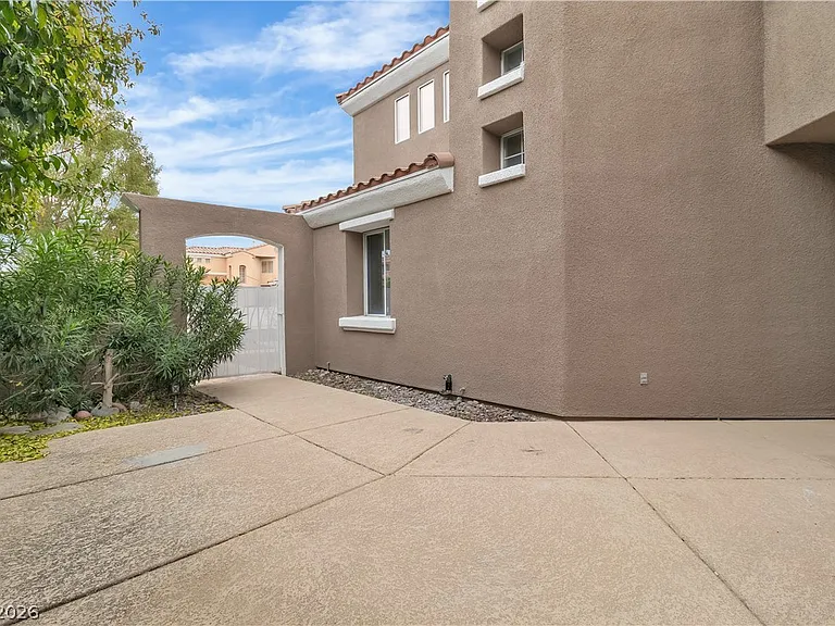 1712 Estrella St — Photo 5