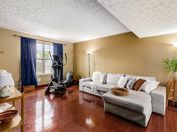 4th image of 5115 Singleton Dr #39C