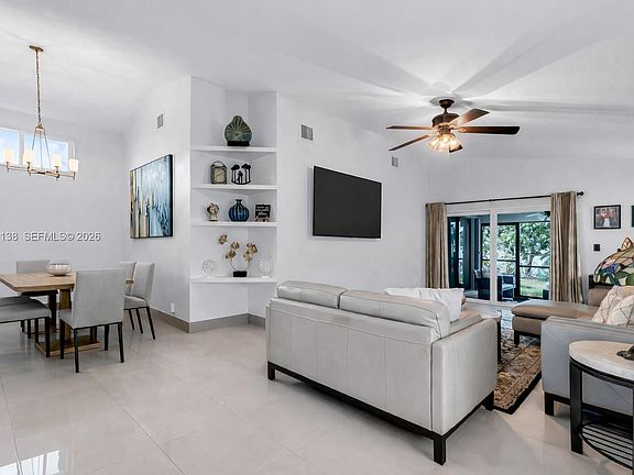 4th image of 529 Lakeside Cir