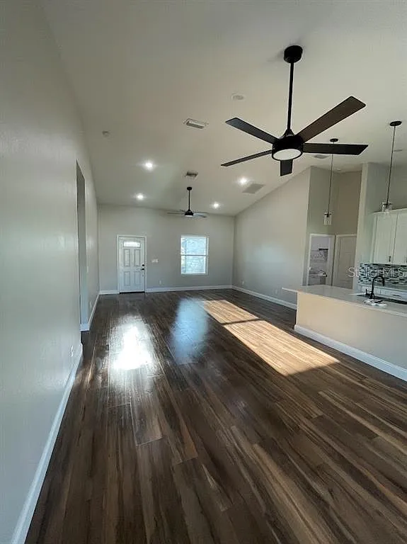 3 bed, 2.0 bath, 1567 sqft, $1,950 — Photo 2
