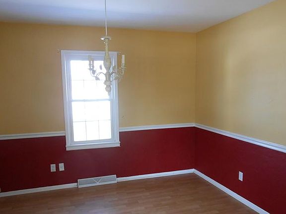 4th image of 31 S Coventry Dr