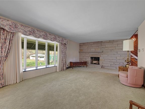 4th image of 368 Forest Dr