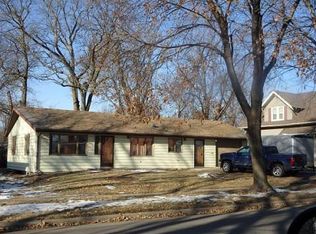 462 7th St NE, Sioux Center, IA 51250