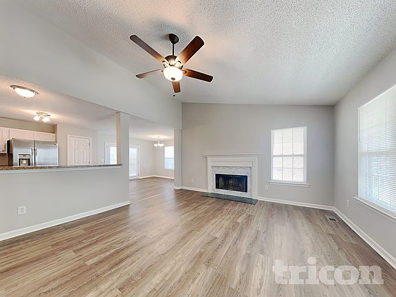3rd image of 38 Coachmen Ct