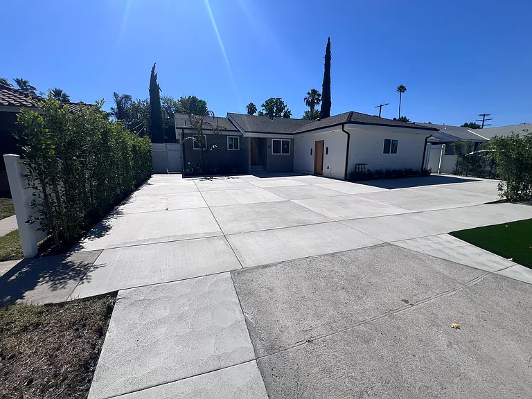 7669 Beeman Ave — Photo 4