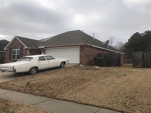 3rd image of 1519 N Shetland Dr