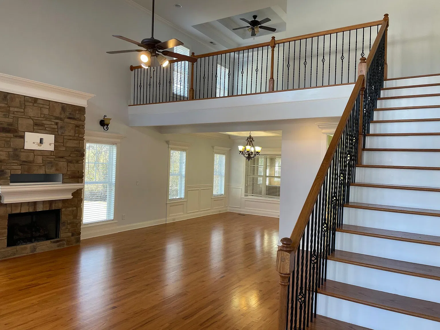 4 bed, 2.5 bath, 3000 sqft, $3,000 — Photo 3