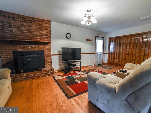 2nd image of 44687 Emma Ln