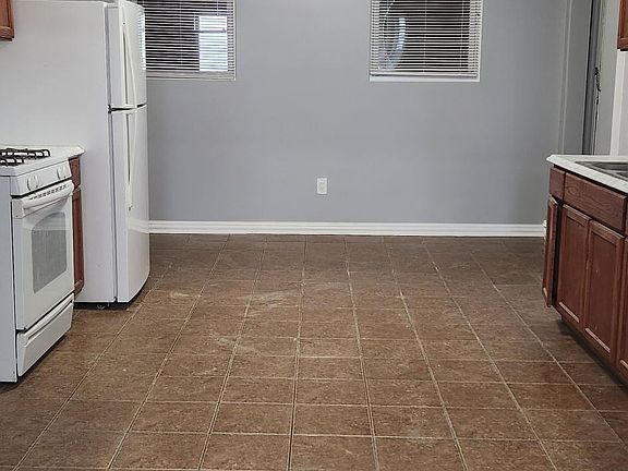 5th image of 1647 W 19th St Floor 3