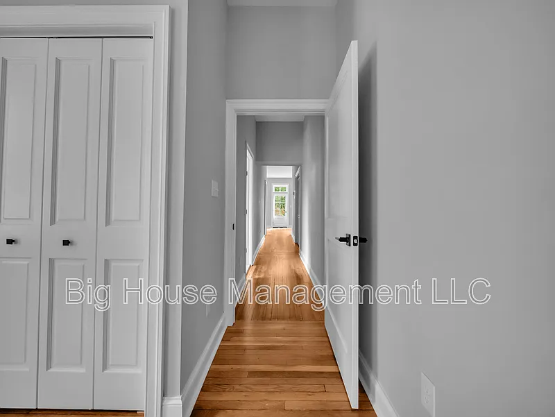 2 bed, 1.0 bath, $1,550 — Photo 2