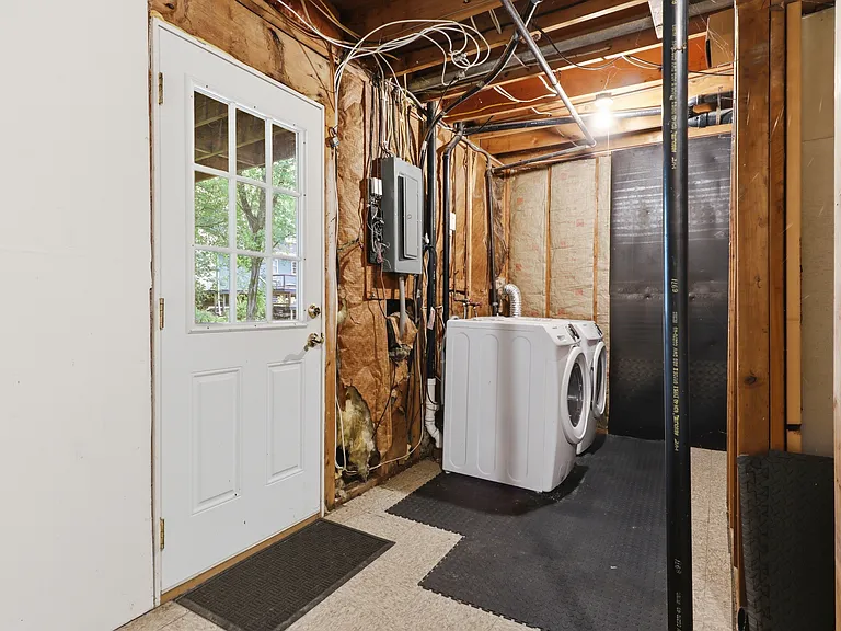 8747 Arley Dr — Photo 32