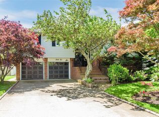 2042 Whalen Ave, Merrick, NY 11566