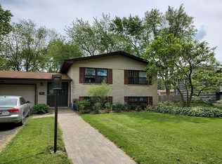 633 Columbine Ave, Lisle, IL 60532