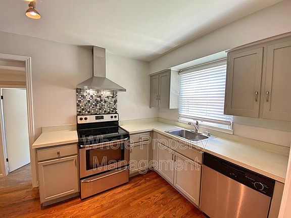 5th image of 835 N Knox Ct