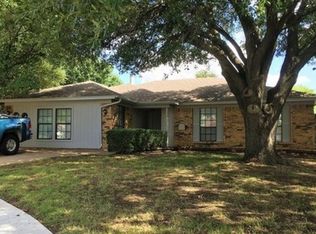 400 Greenway Dr, Saginaw, TX 76179