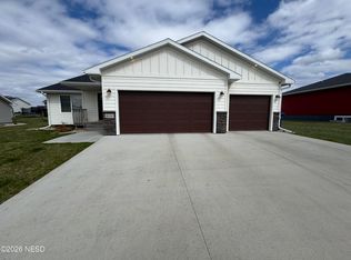 1616 Grant Dr, Watertown, SD 57201