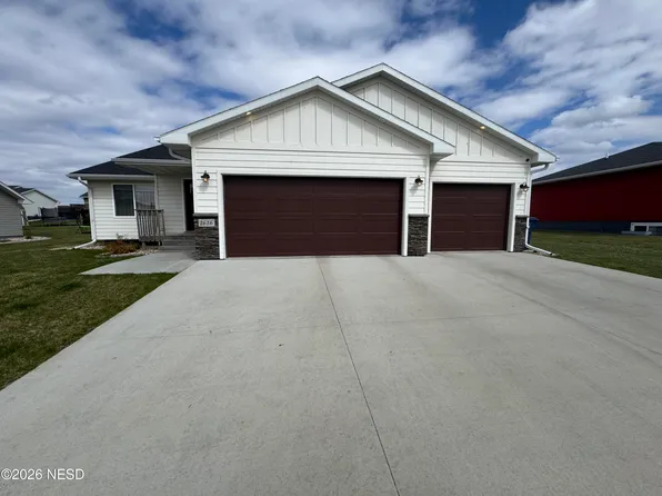 1616 Grant Dr, Watertown, SD 57201