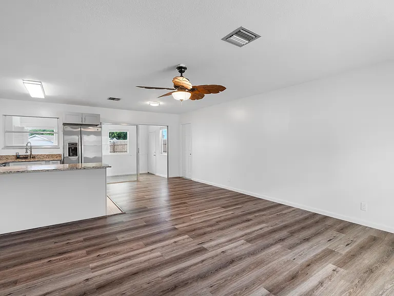 2331 NE 15th Ct — Photo 4