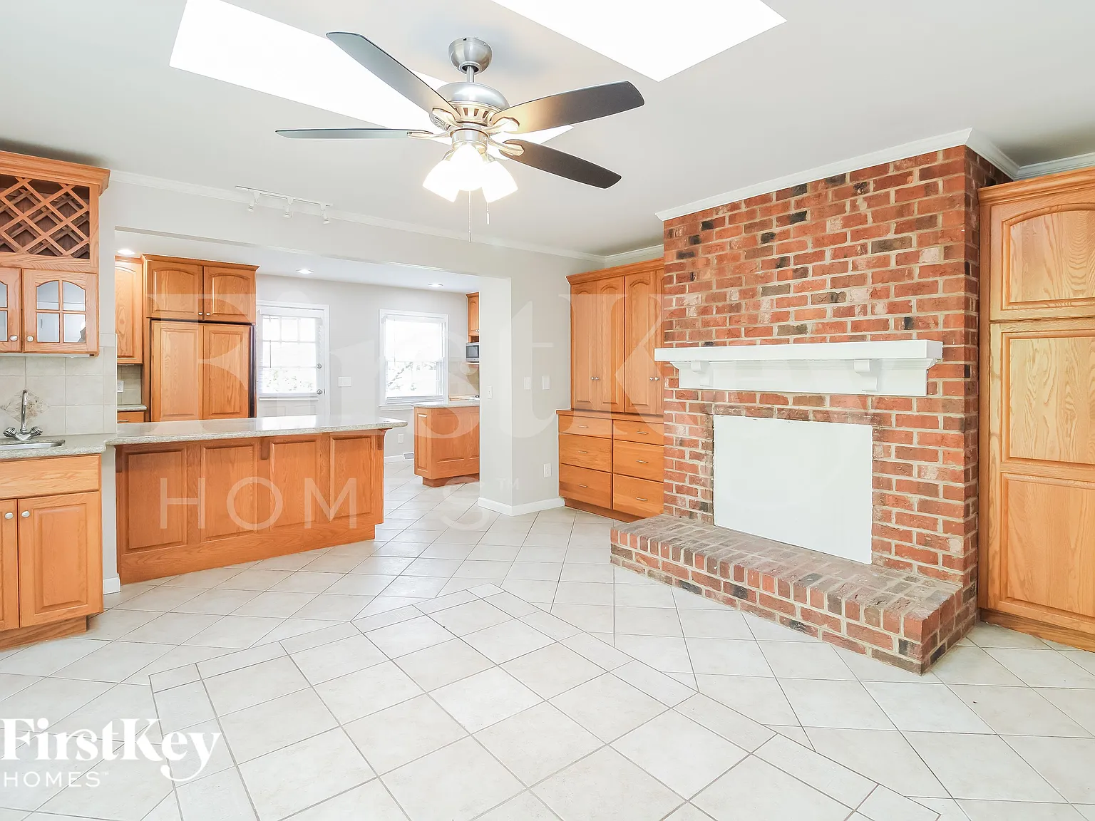 4 bed, 3.0 bath, 2769 sqft, $2,470 — Photo 3