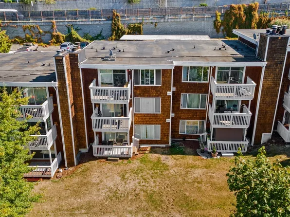 28418 16th Avenue S #302, Federal Way, WA 98003