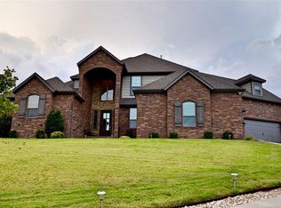 2201 NW Small Oaks St, Bentonville, AR 72712