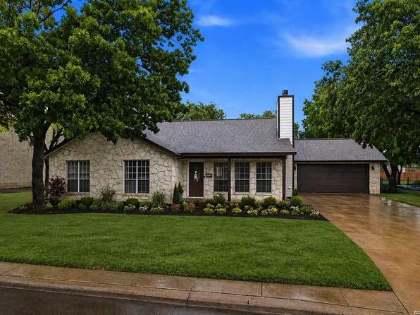 141 Village Path, Castroville, TX 78009