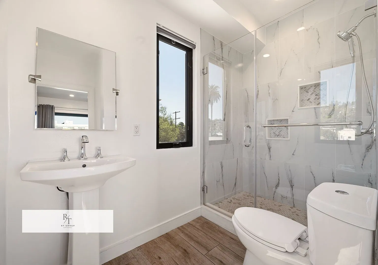 Modern 3-Bedroom Home in Silver Lake with High Ceilings & Hollywood Views ! — Photo 4