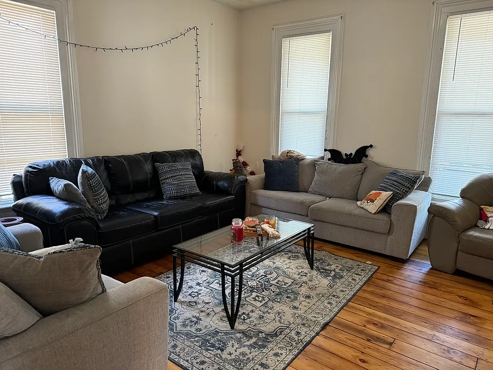 17 Seminary Ave