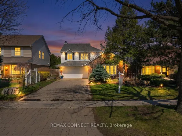 2491 Parmeer Dr, Mississauga, ON L5C 2Y3