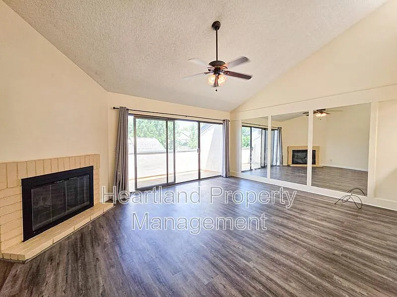 2 bed, 2.0 bath, 1278 sqft, $2,795 — Photo 2