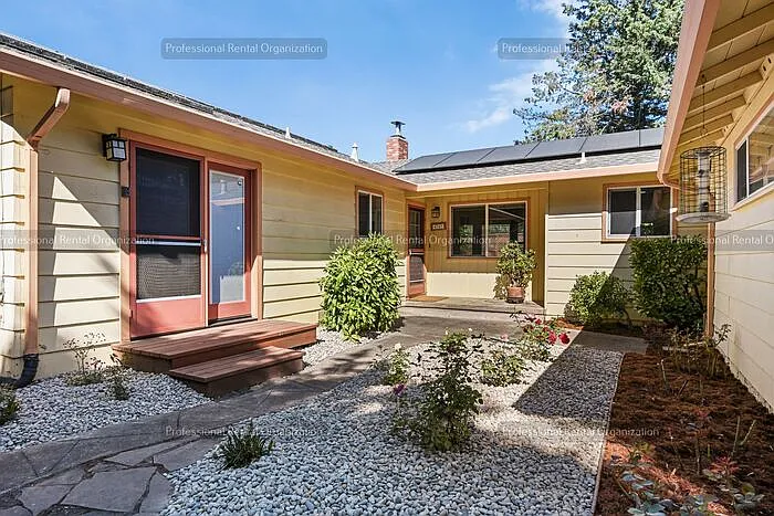 3 bed, 2.5 bath, 1598 sqft, $4,350 — Photo 2