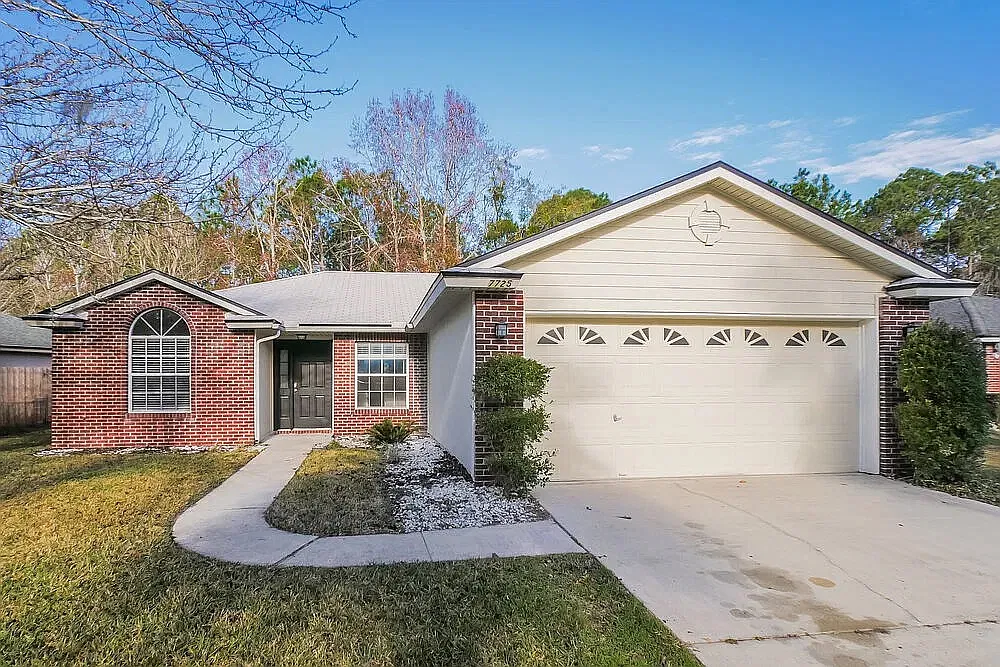3 bed, 1425 sqft, $2,257 — Photo 1