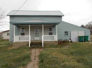 244 5th St S, Winthrop, IA 50682