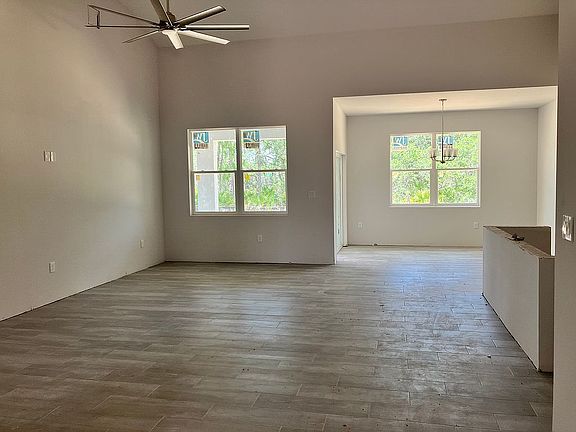 High ceilings, great room