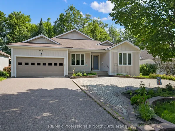 102 Pineridge Gate, Gravenhurst, ON P1P 1Z2