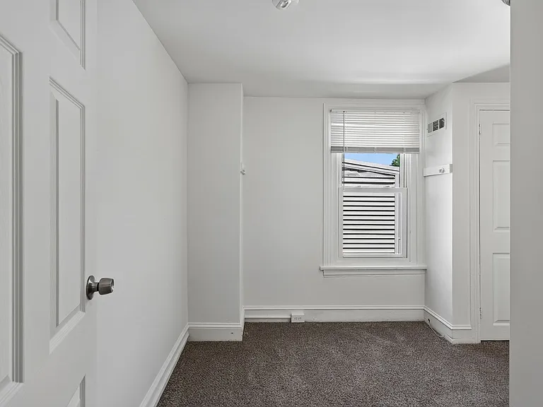 223 N New St — Photo 24