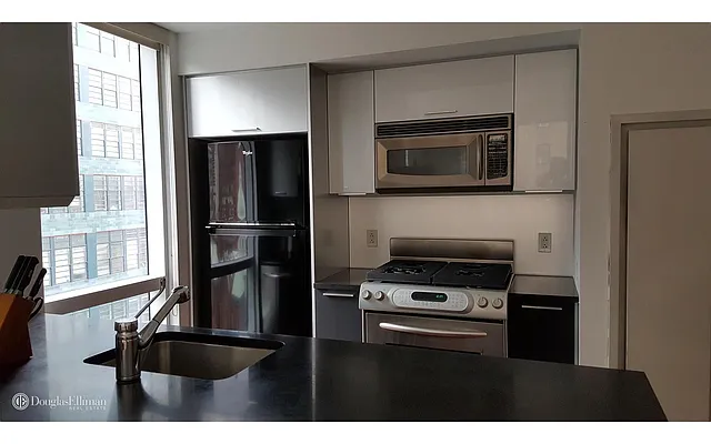 Rented by Douglas Elliman | media 28