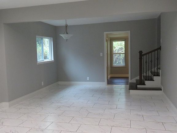 4th image of 107 Tamarisk St