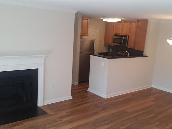 3rd image of 5703 Woodlawn Green Cir APT I
