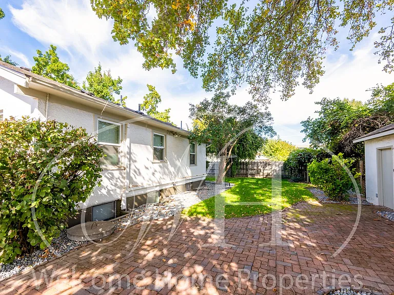 427 SW Bade Ave — Photo 4
