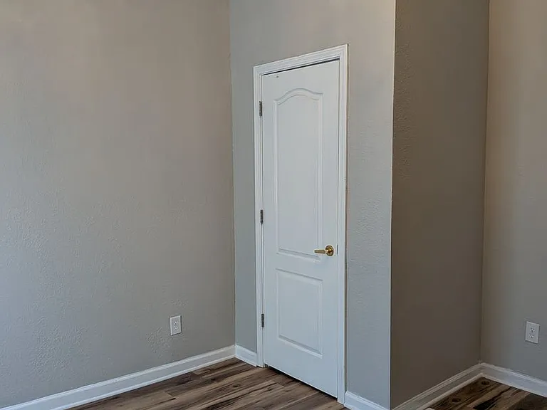 609 Jefferson St — Photo 36