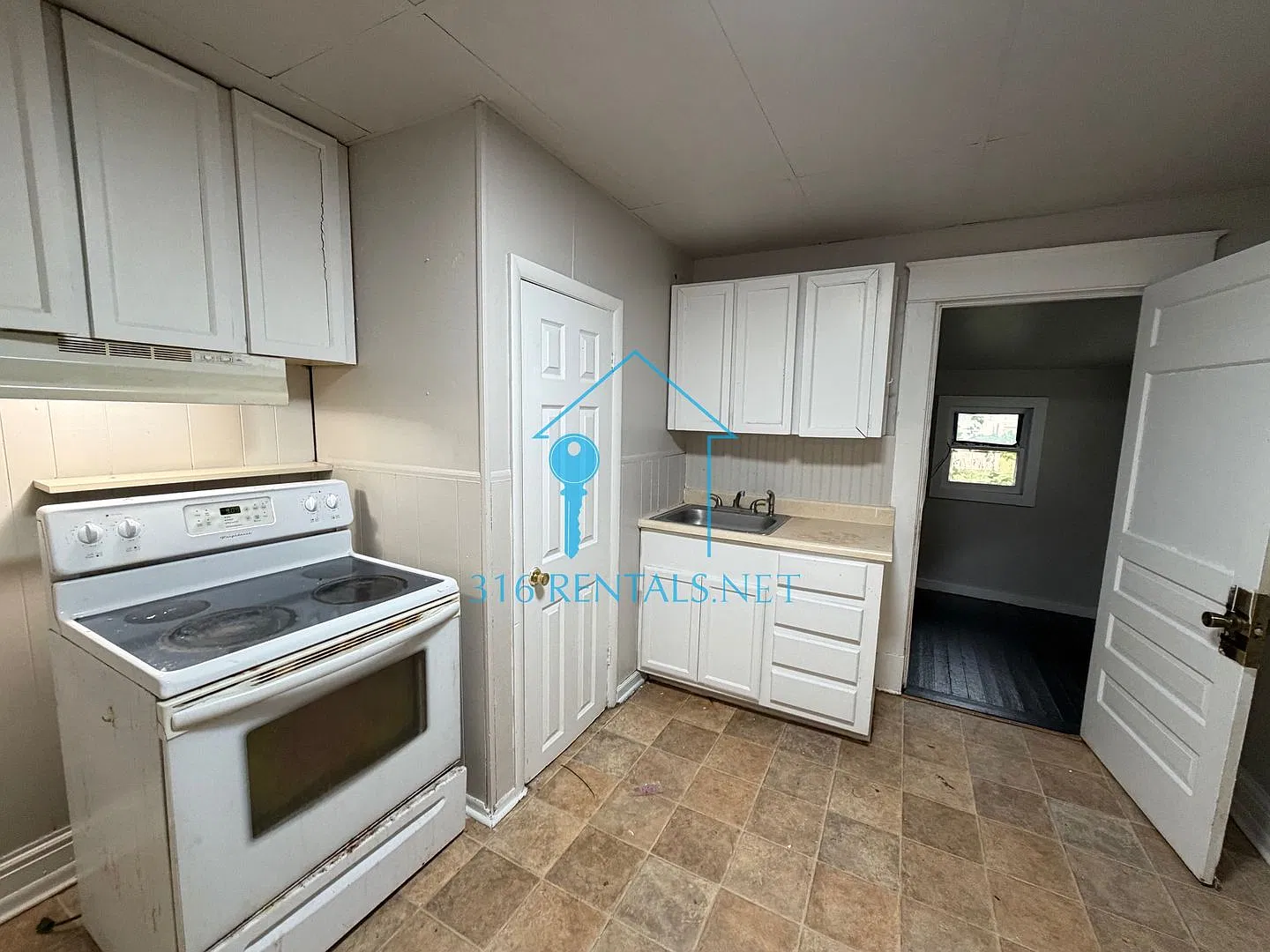 326 E 9th St — Photo 3