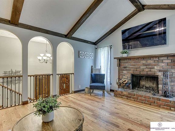 2nd image of 3513 Leawood Dr