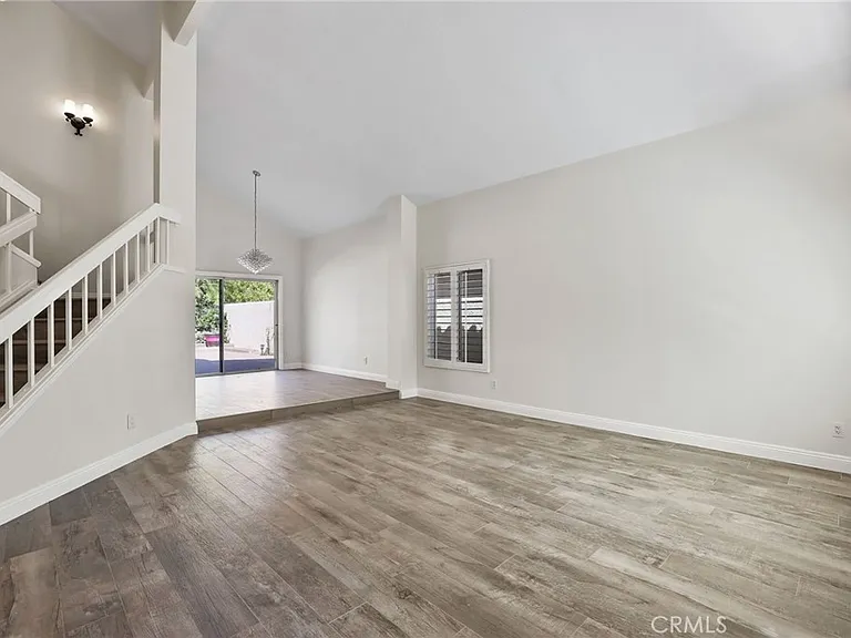 14 Fair Elms — Photo 11