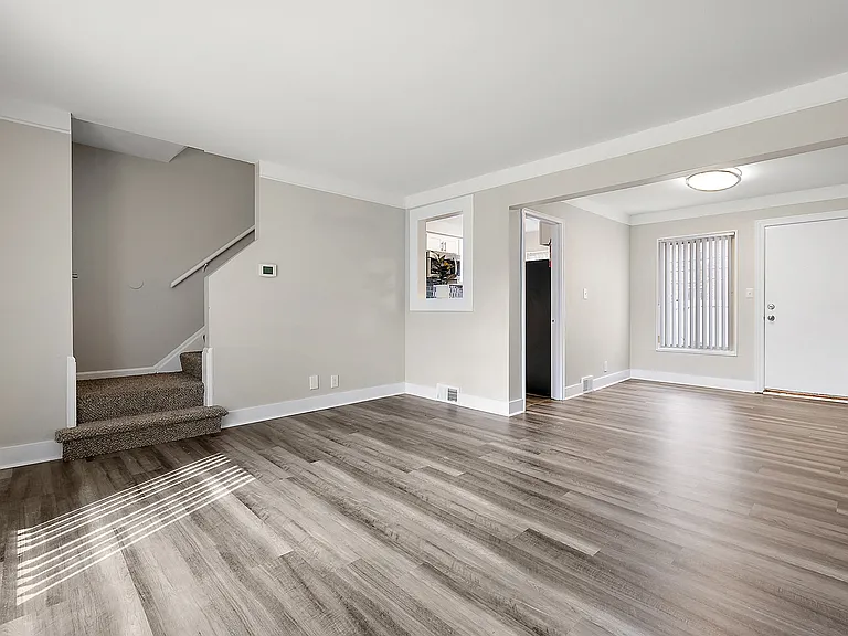 Oak Park Manor Apartments & Townhomes — Photo 8