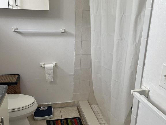4th image of 2926 Ashley Drive E #F