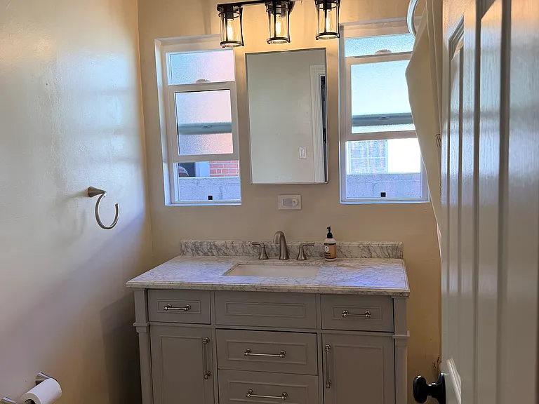 338 W Hardy St — Photo 25