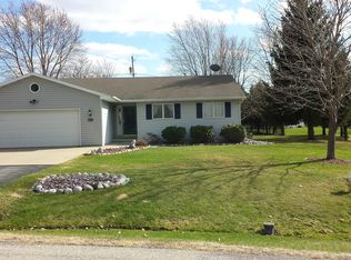 1427 W Roselawn Dr, Appleton, WI 54914