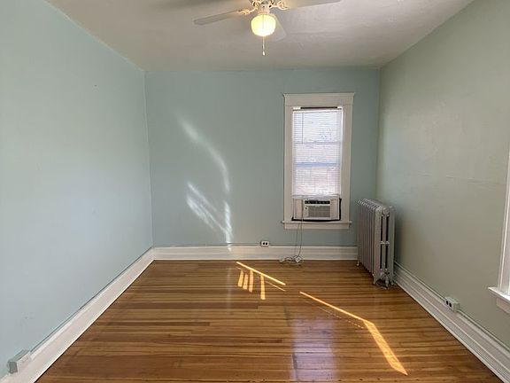 5th image of 930 E 18th Ave